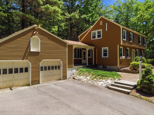 24 Novak Circle, Dracut, MA 01826