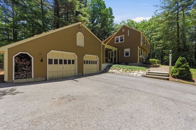 24 Novak Circle, Dracut, MA 01826