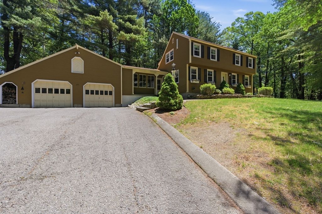 24 Novak Circle, Dracut, MA 01826