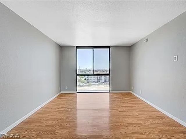 3930 University Center Drive 806, Las Vegas, NV 89119