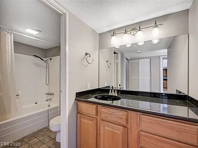 3930 University Center Drive 806, Las Vegas, NV 89119