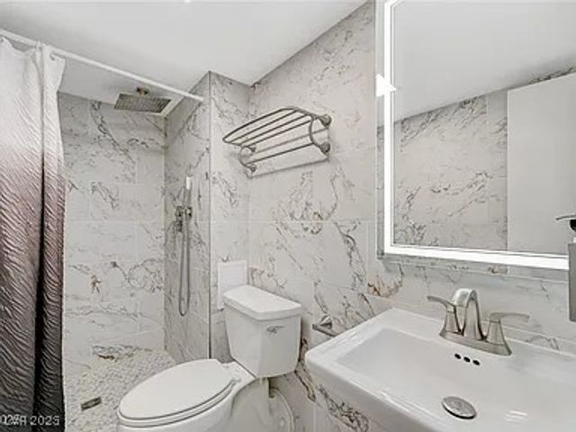 3930 University Center Drive 806, Las Vegas, NV 89119