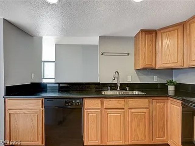 3930 University Center Drive 806, Las Vegas, NV 89119