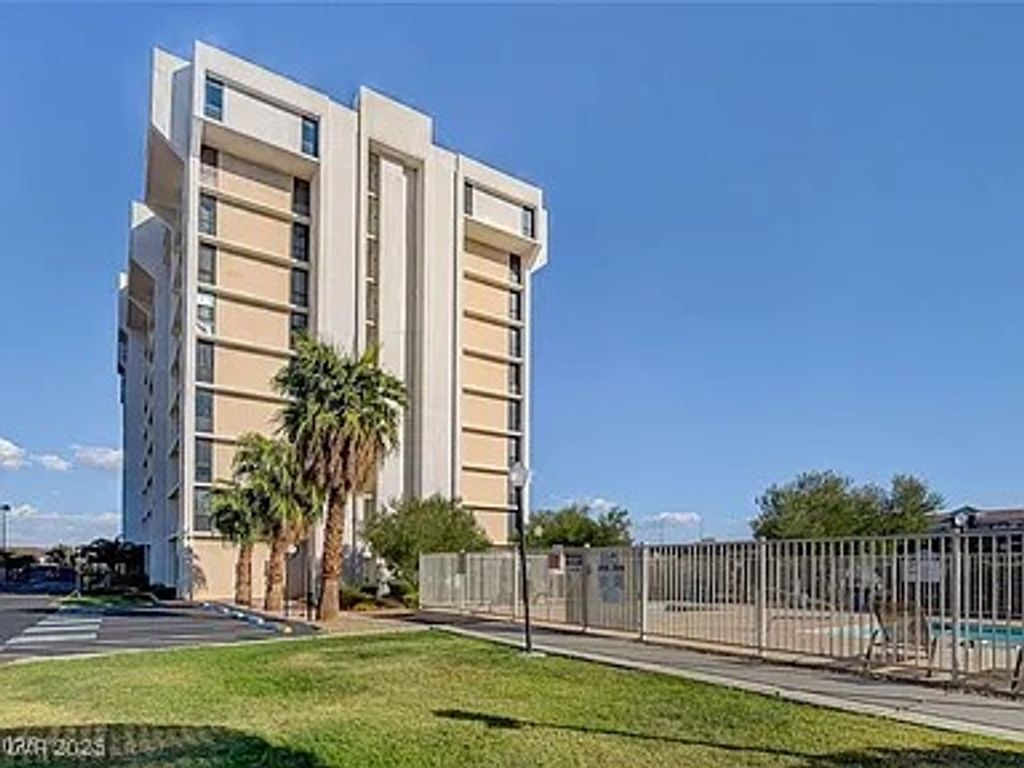 3930 University Center Drive 806, Las Vegas, NV 89119
