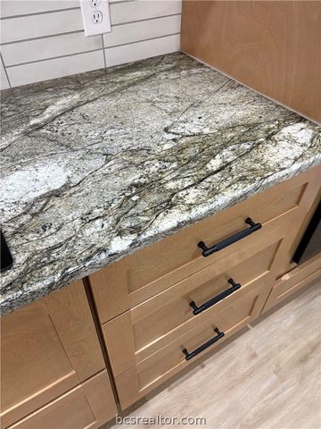 3710 Windridge Drive, Bryan, TX 77802