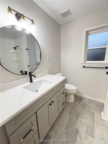 3710 Windridge Drive, Bryan, TX 77802