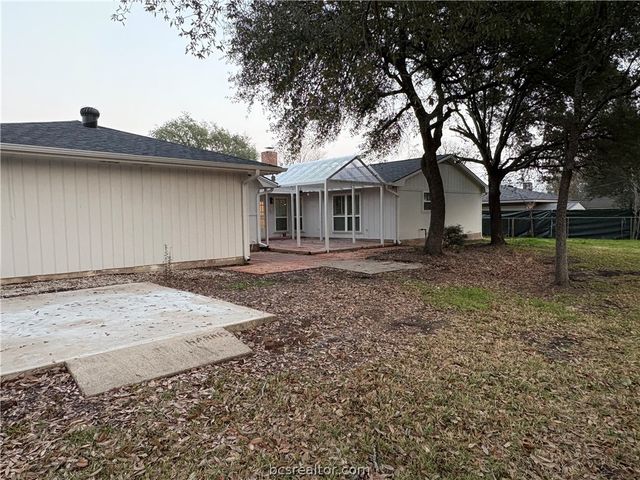 3710 Windridge Drive, Bryan, TX 77802