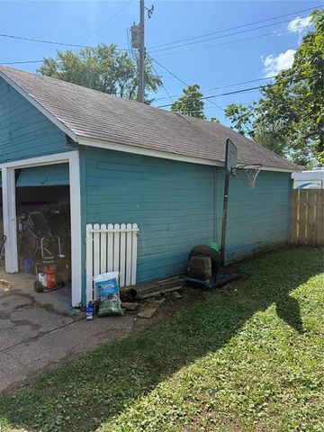2416 4th Street, Eau Claire, WI 54703