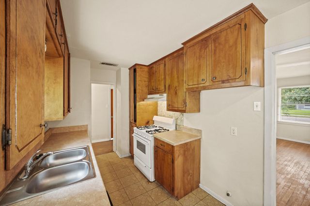 5814 Darnell Street, Houston, TX 77074