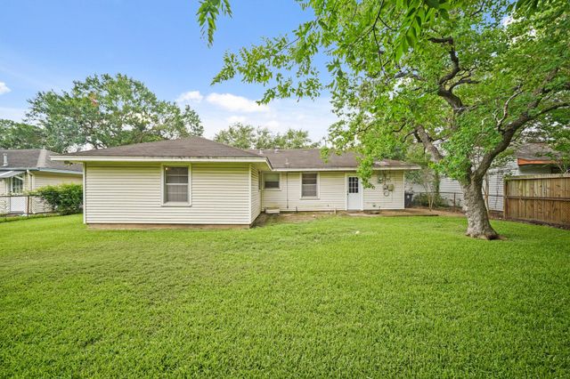 5814 Darnell Street, Houston, TX 77074