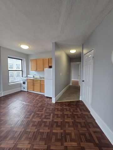 604 Essex St. 301, Lynn, MA 01901