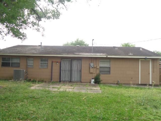 4002 Cloverbrook Drive, Houston, TX 77045