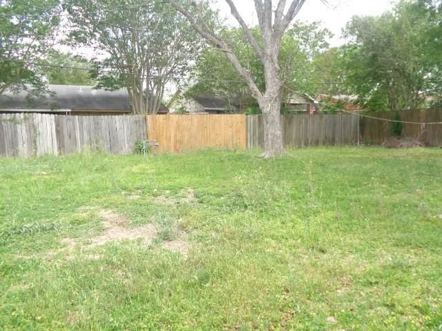 4002 Cloverbrook Drive, Houston, TX 77045