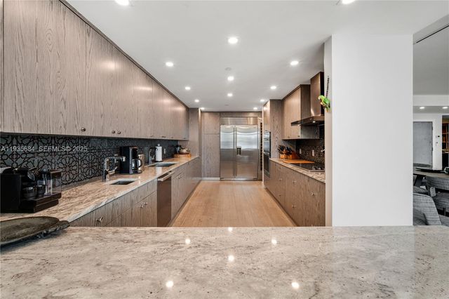 430 Grand Bay Dr 1204, Key Biscayne, FL 33149