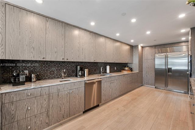 430 Grand Bay Dr 1204, Key Biscayne, FL 33149