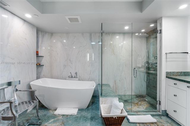 430 Grand Bay Dr 1204, Key Biscayne, FL 33149