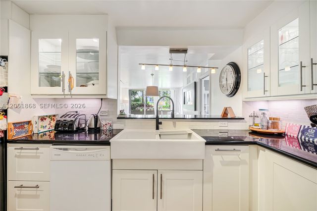 170 Ocean Lane Dr 305, Key Biscayne, FL 33149