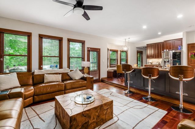 6255 Spinnaker Drive, Lewis Center, OH 43035