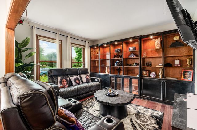 6255 Spinnaker Drive, Lewis Center, OH 43035