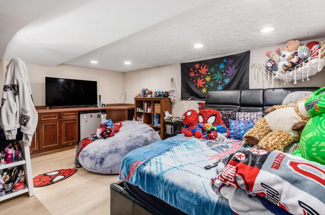 6255 Spinnaker Drive, Lewis Center, OH 43035