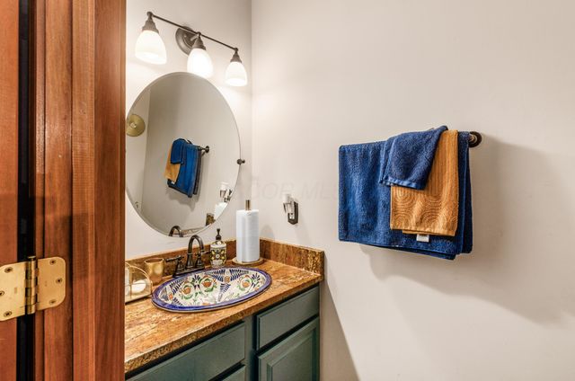 6255 Spinnaker Drive, Lewis Center, OH 43035