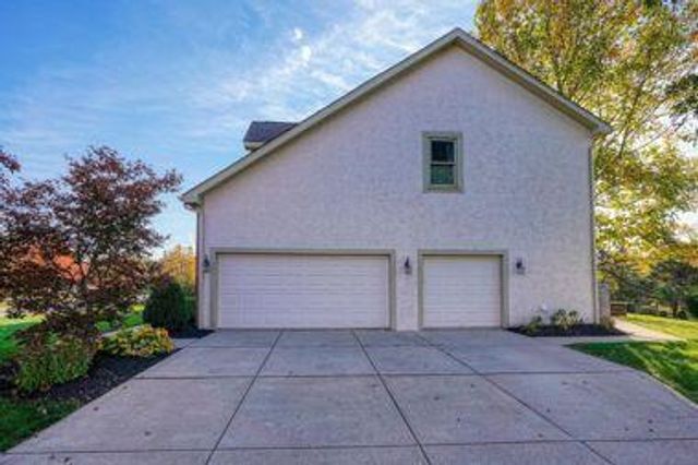 6255 Spinnaker Drive, Lewis Center, OH 43035