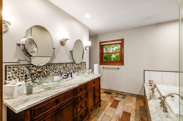 6255 Spinnaker Drive, Lewis Center, OH 43035