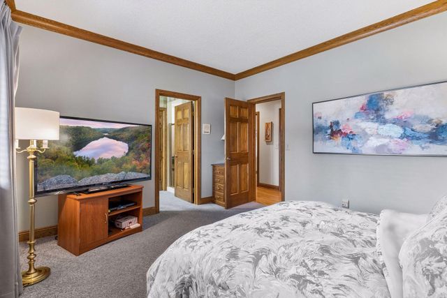 1337 Woodland Drive SW, Rochester, MN 55902