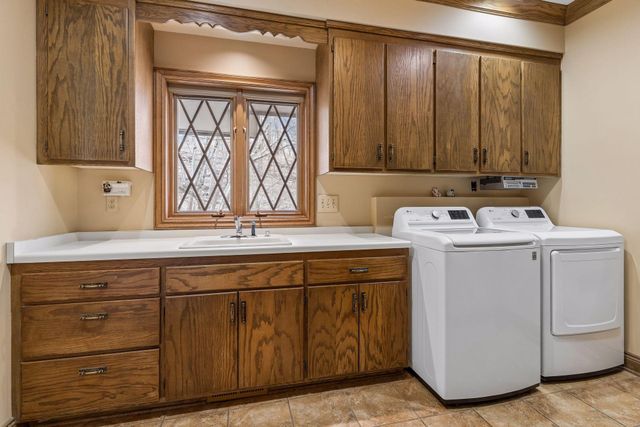 1337 Woodland Drive SW, Rochester, MN 55902