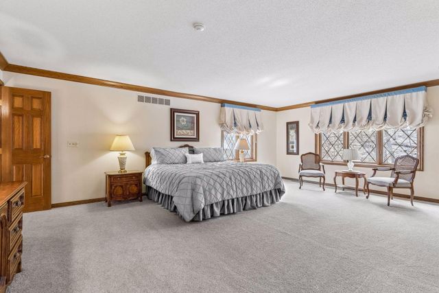 1337 Woodland Drive SW, Rochester, MN 55902