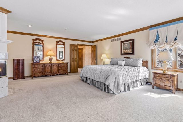 1337 Woodland Drive SW, Rochester, MN 55902