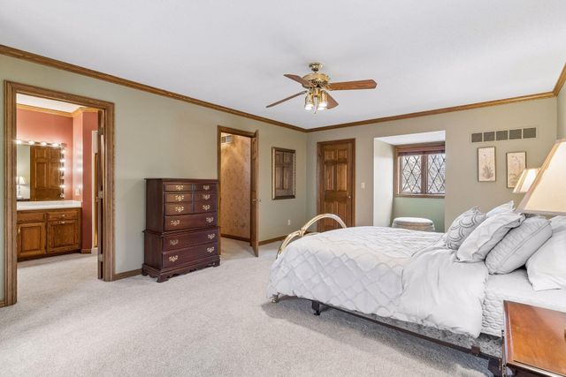 1337 Woodland Drive SW, Rochester, MN 55902