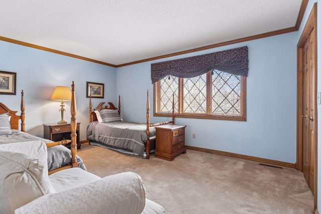 1337 Woodland Drive SW, Rochester, MN 55902