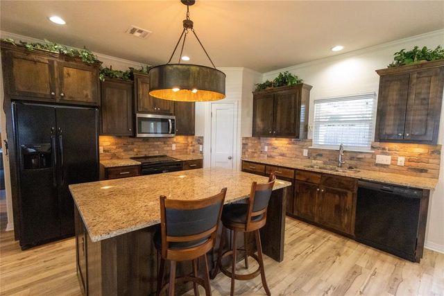 2213 Bent Tree Road, Shawnee, OK 74804