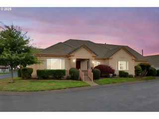 3328 Lakemont Dr, Eugene, OR 97408