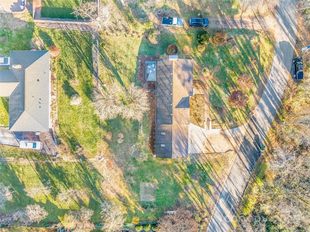 11 Clinton Street, Weaverville, NC 28787