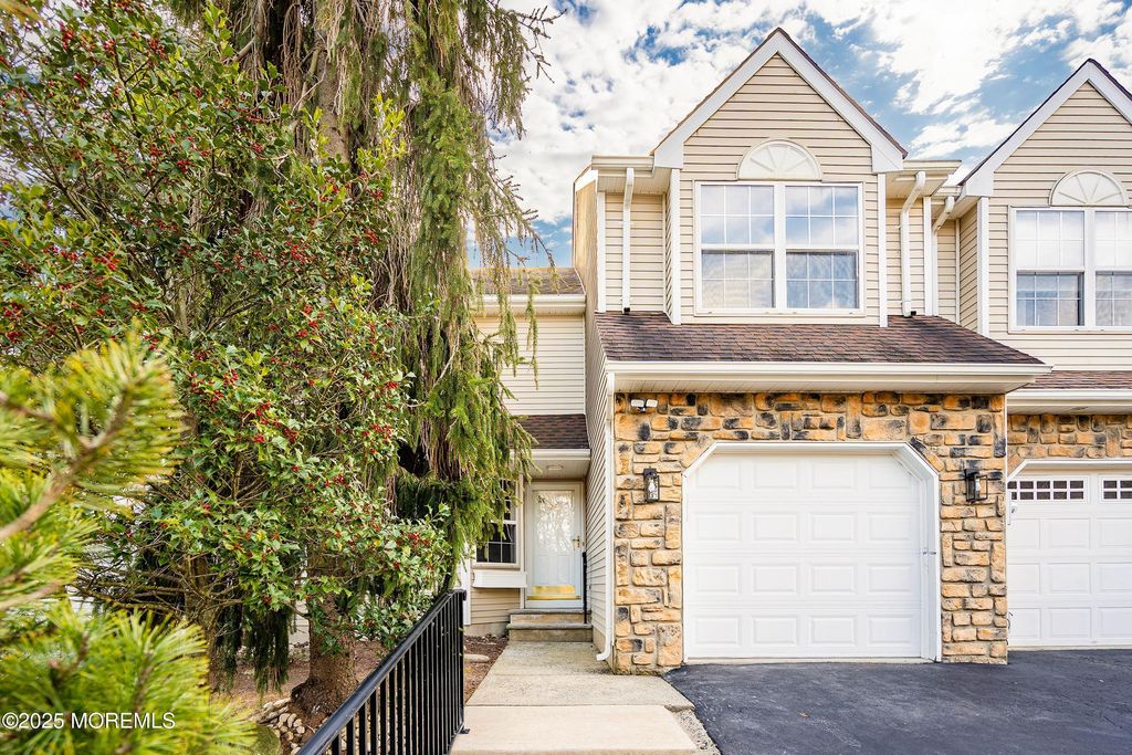 28 Tulip Court, Howell, NJ 07731