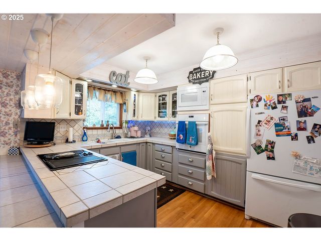 93200 EVERGREEN Rd, Astoria, OR 97103