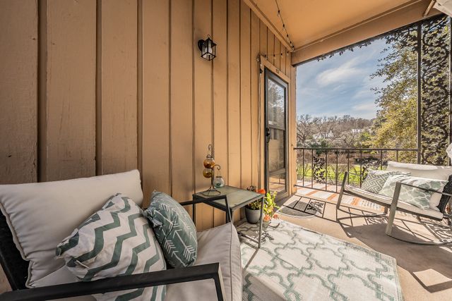 4415 Bellaire Drive S 203S, Fort Worth, TX 76109