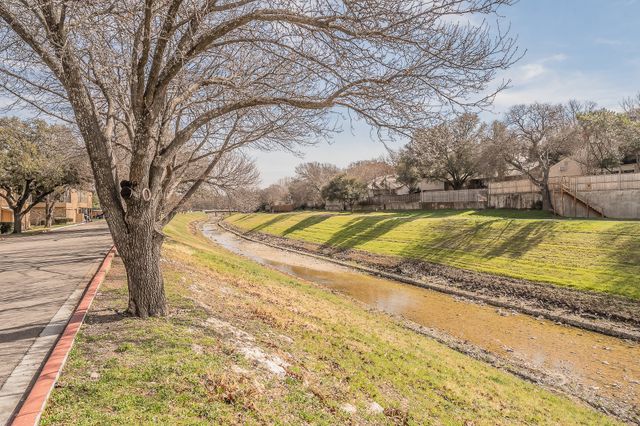 4415 Bellaire Drive S 203S, Fort Worth, TX 76109