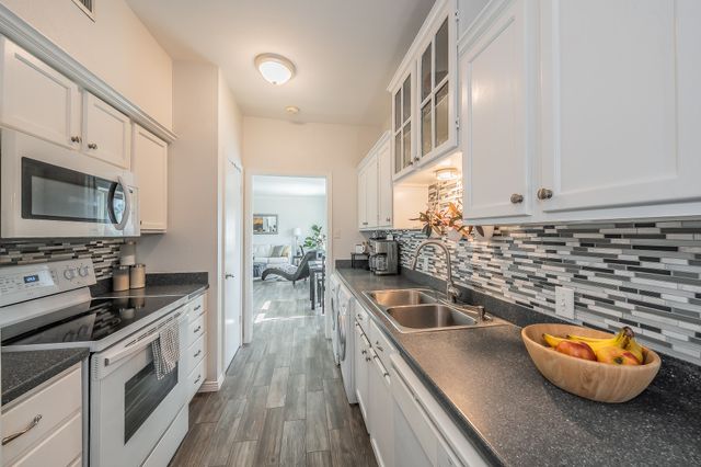 4415 Bellaire Drive S 203S, Fort Worth, TX 76109