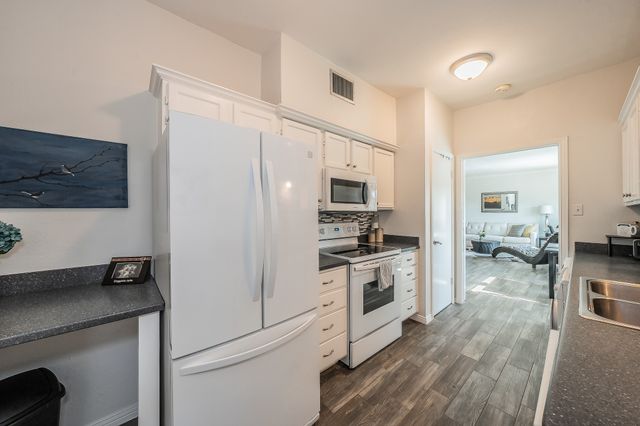 4415 Bellaire Drive S 203S, Fort Worth, TX 76109