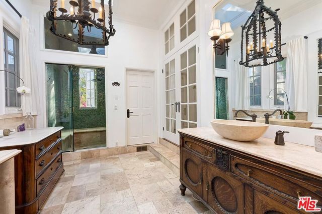 2806 Nichols Canyon Road, Los Angeles, CA 90046