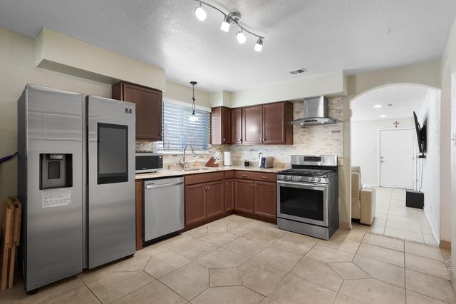 241 Shirley Street NE, Albuquerque, NM 87123