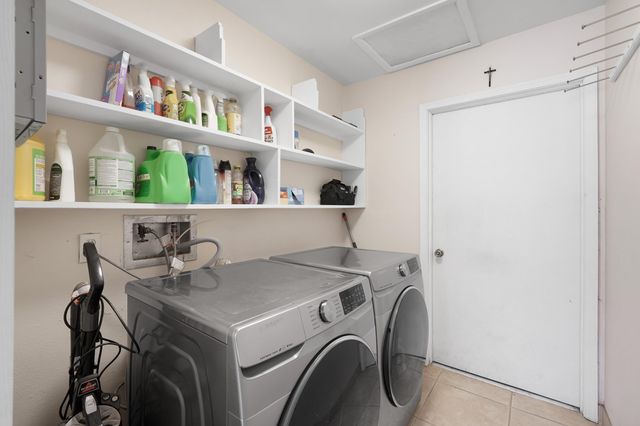 241 Shirley Street NE, Albuquerque, NM 87123