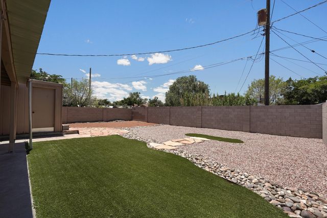 241 Shirley Street NE, Albuquerque, NM 87123