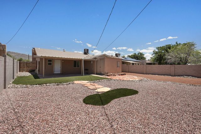 241 Shirley Street NE, Albuquerque, NM 87123