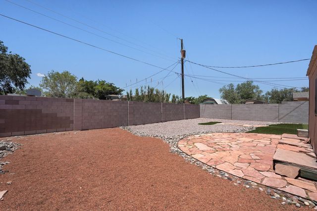 241 Shirley Street NE, Albuquerque, NM 87123