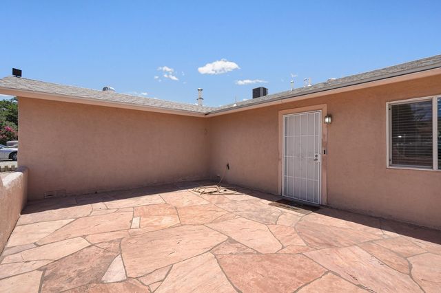 241 Shirley Street NE, Albuquerque, NM 87123