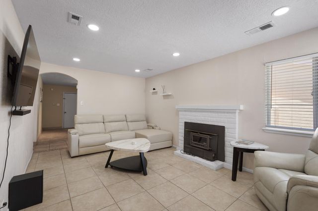 241 Shirley Street NE, Albuquerque, NM 87123